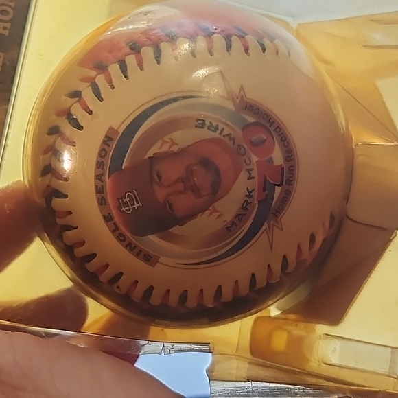 Vintage 1998 Mark McGwire Making History 70th Home Run Baseball NWT - Picture 4 of 6